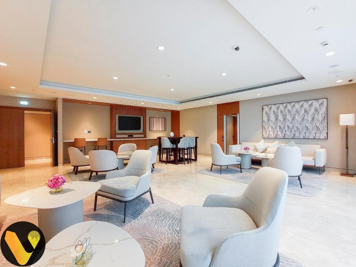 Vogue Luxury With Full Burj Khalifa And Fountain View, Downtown Located Act2 By Emaar Apartment
